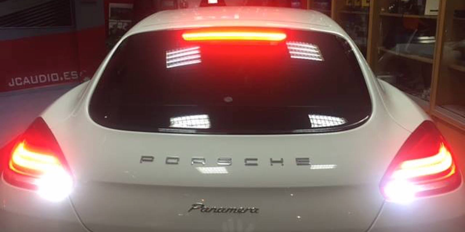 Porsche Panamera ( Sistema Detector-Avisador de radares)