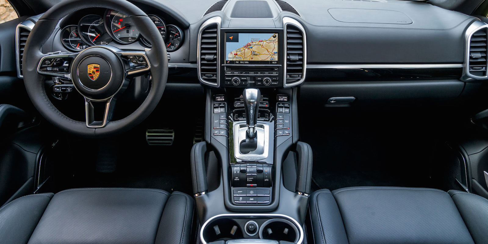 2015-porsche-cayenne-s-steering-wheel-and-dashboard-1-2