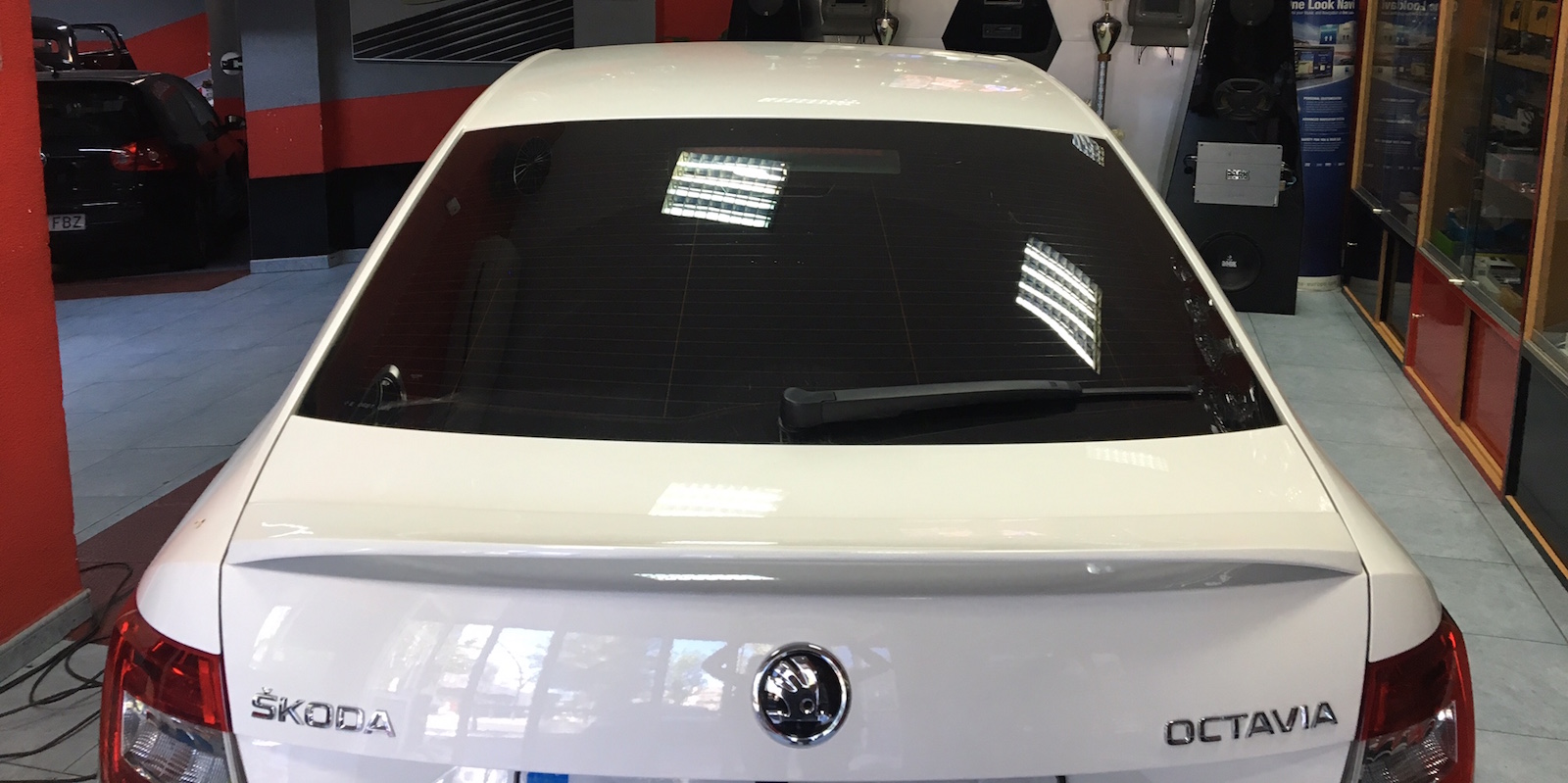Skoda Octavia ( Interface para cámara de visión trasera y cámara )