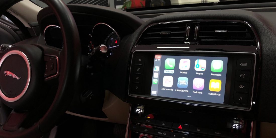 Jaguar XE CarPlay-Android Auto y Cámara trasera