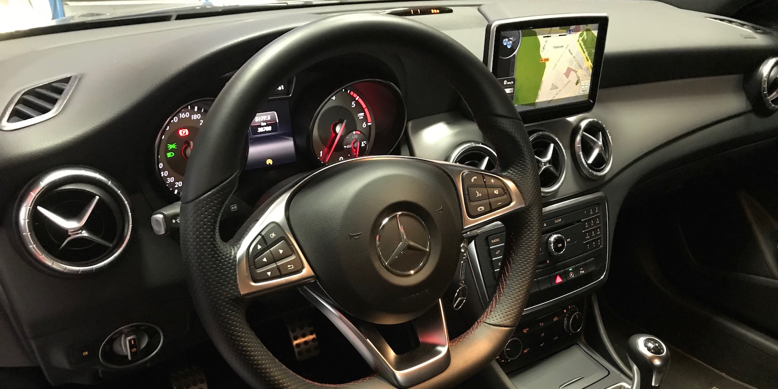Mercedes CLA Sistema de Navegación, Multimedia y Cámara trasera.