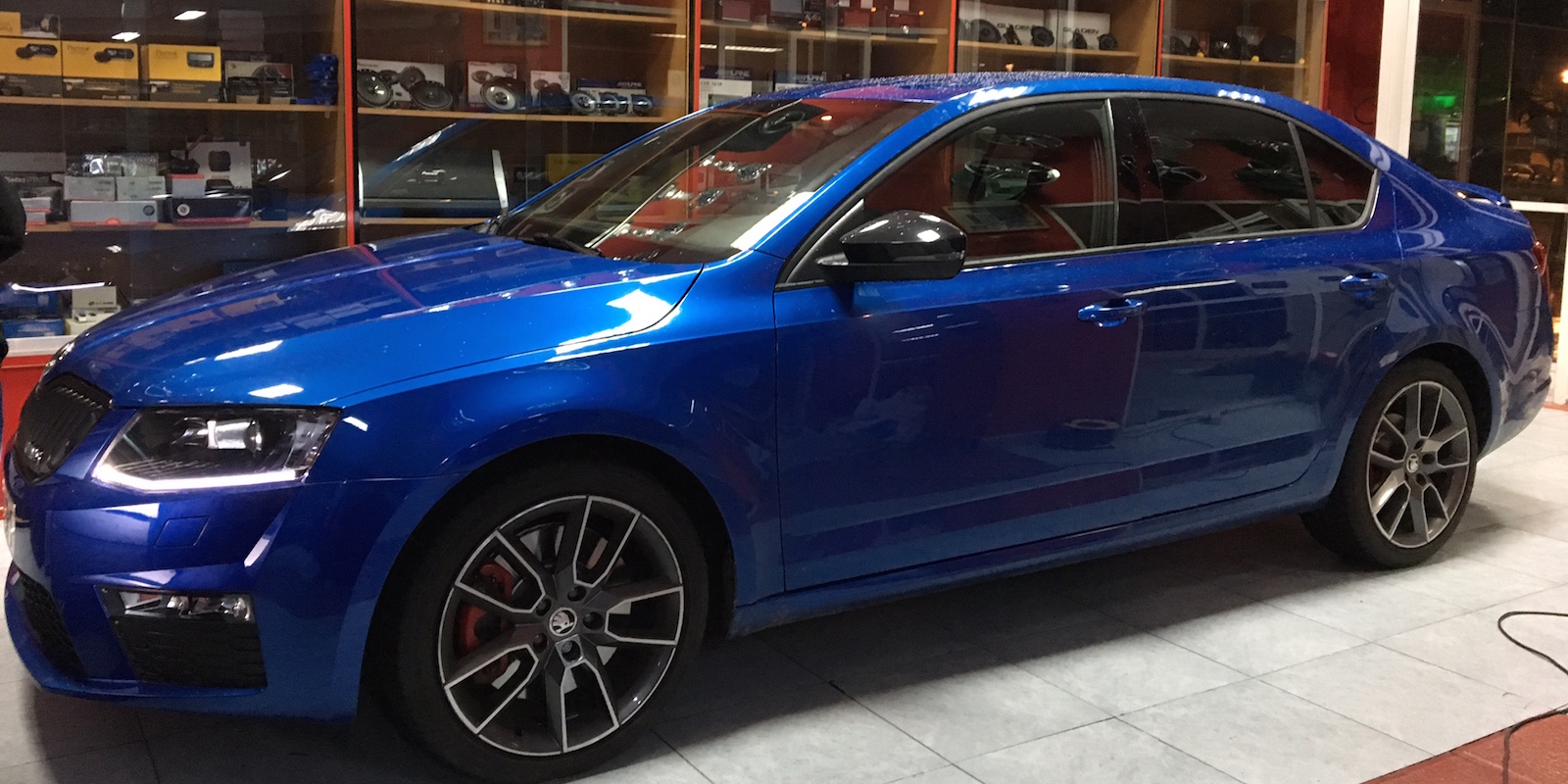 Skoda Octavia ( Sistema de Seguridad ; Alarma Cobra y OBD )