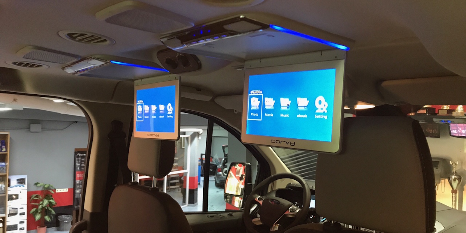 Ford Transit Sistema Multimedia de Techo 11″