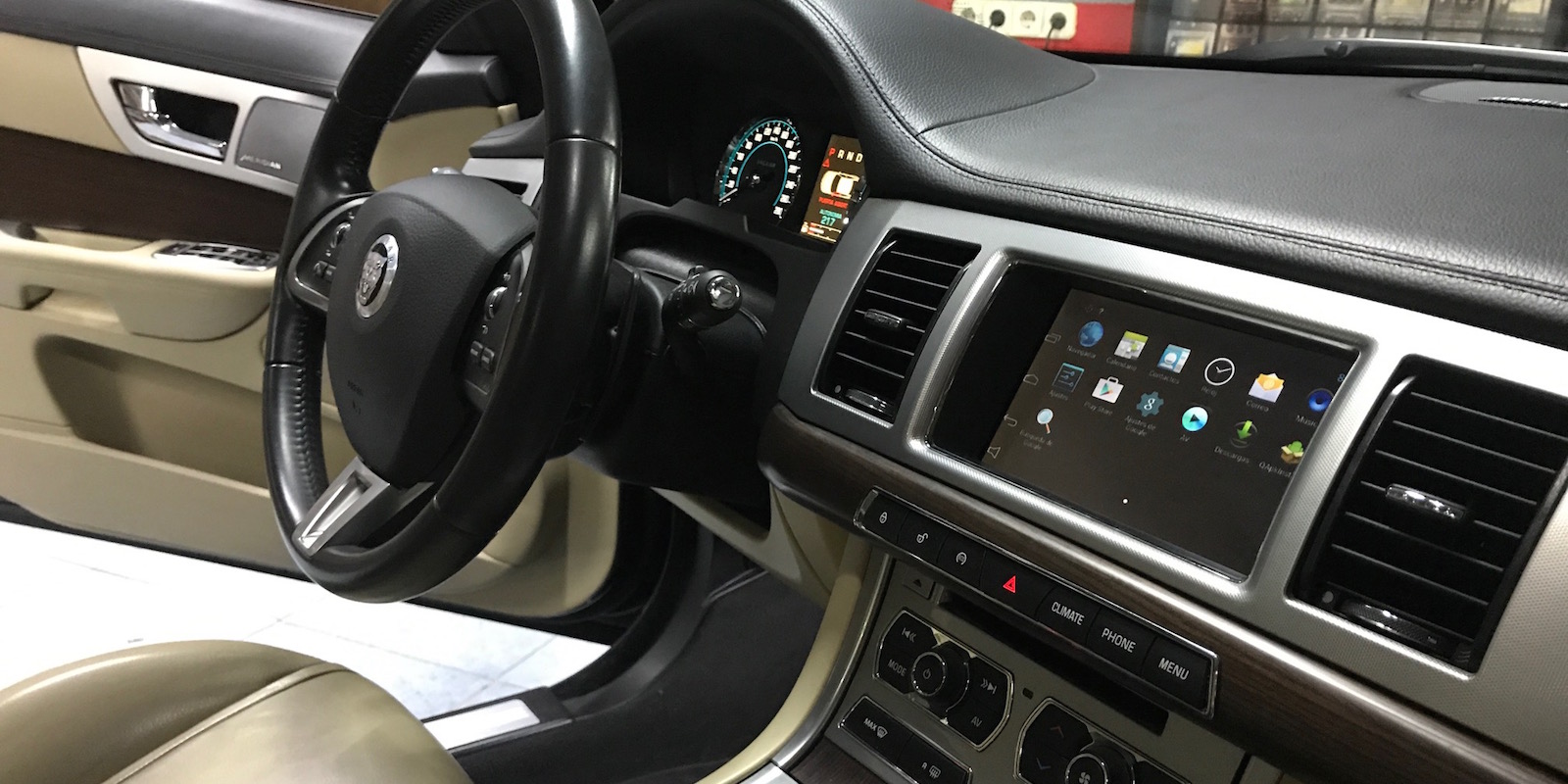 Jaguar XF Interface para Sistema Android en pantalla original